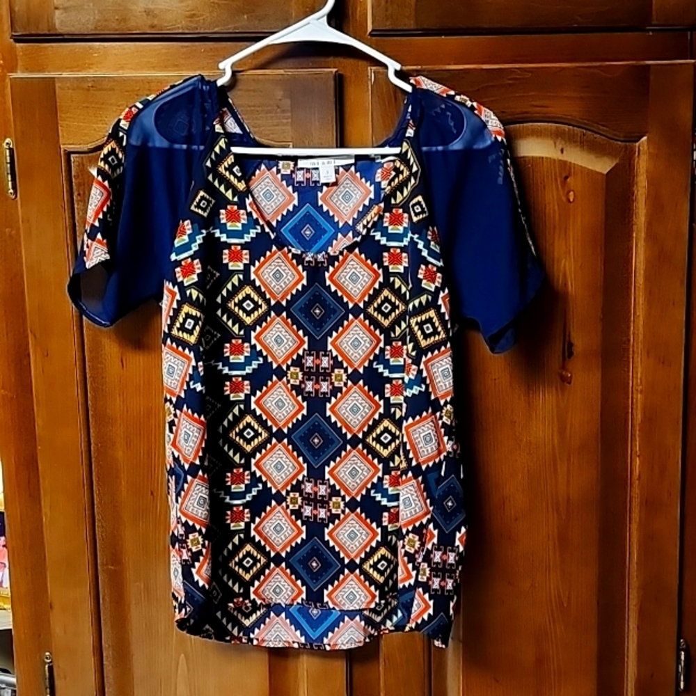 Like New beautiful top Size Small